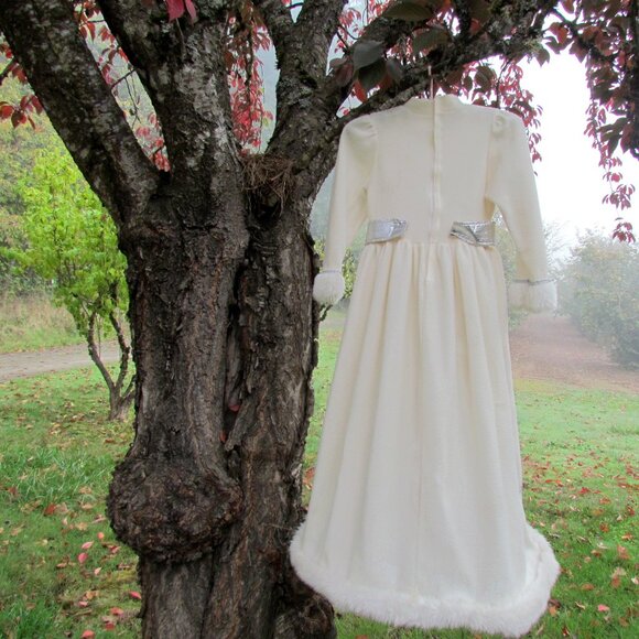 CHRISTMAS COSTUME, SNOW ANGEL, WINTER FAIRY QUEEN, OFF-WHITE & SILVER, FAUX FUR - Picture 8 of 8